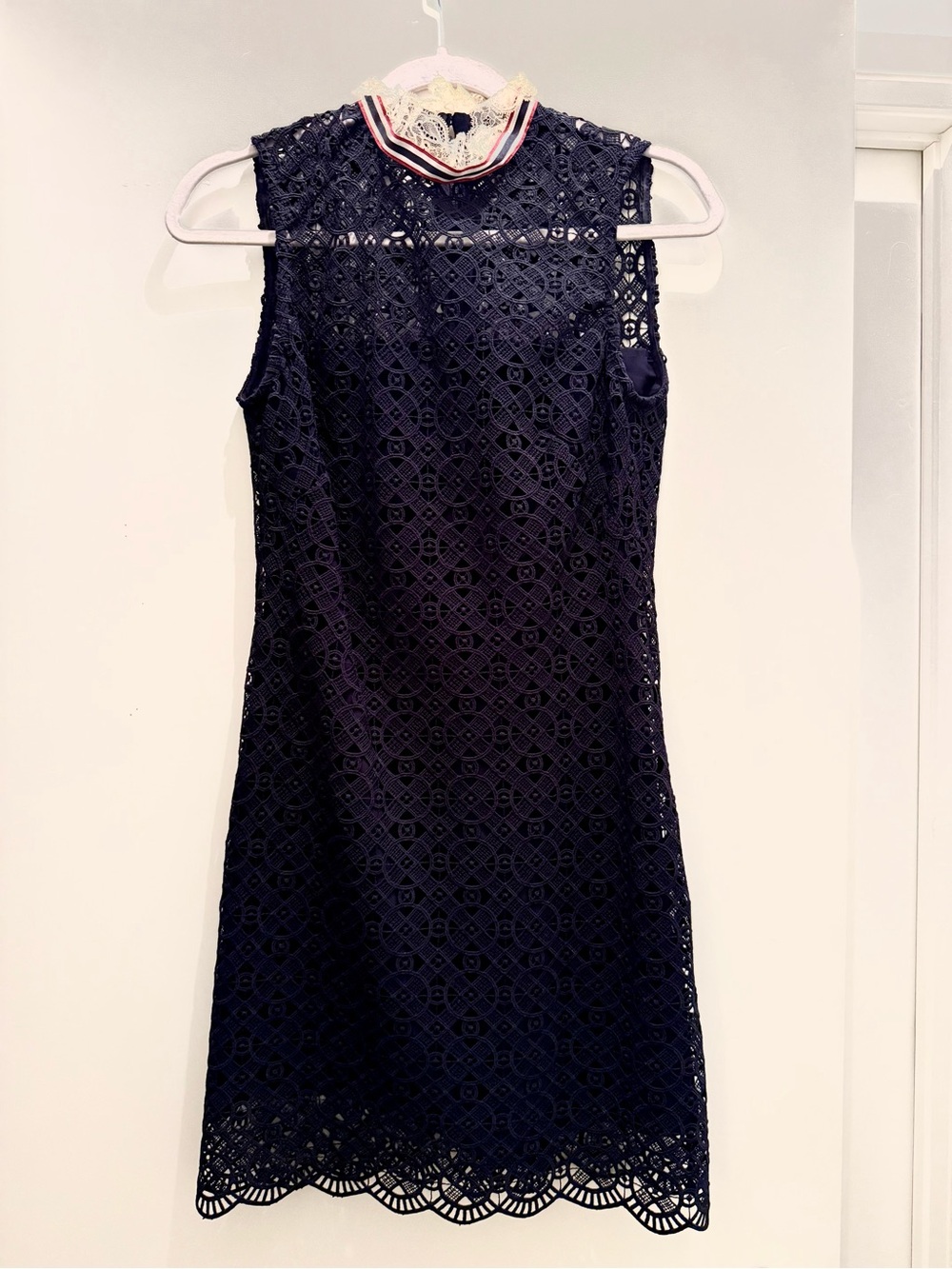 Sleeveless Navy Lace Mini Dress with Decorative Contrast Collar